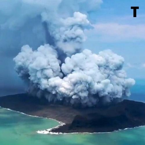 A TSUNAMI Hit Tonga After An Underwater Volcanic Eruption.