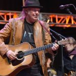 Neil Young Claims Spotify Should Remove His Music Since Joe Rogan Spread Vaccine Misinformation: Report Say - Tremblzer