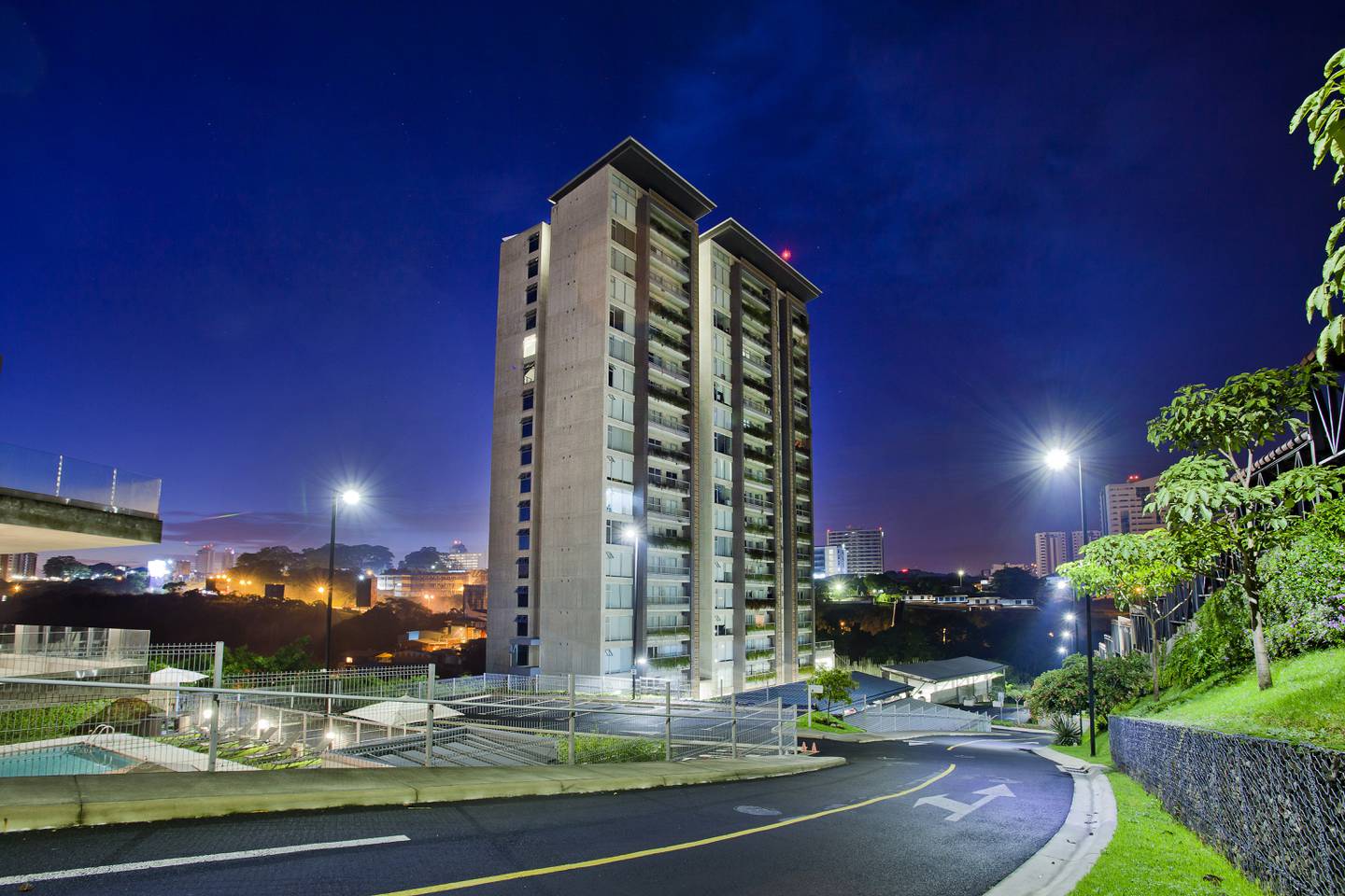 The smart apartments of Azenza Towers, located in La Uruca, range from $114,500 to $211,000, depending on the number of rooms.