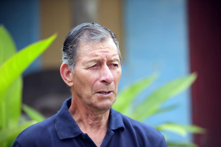 Earthquake survivor gardener longs for his old Cinchona