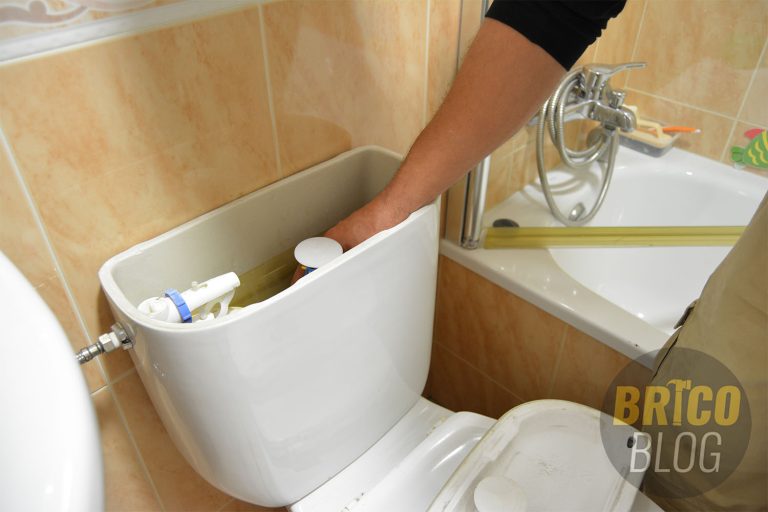 How to repair a toilet tank