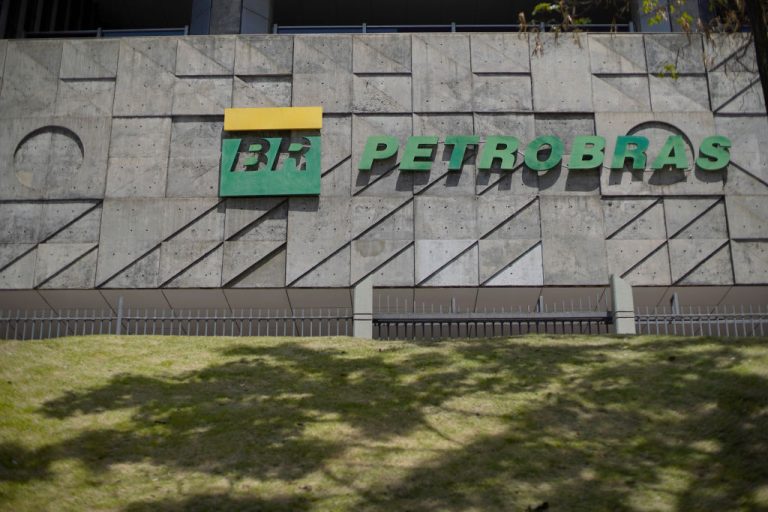 Petrobras (PETR3;PETR4) begins the process of selling a subsidiary in Argentina